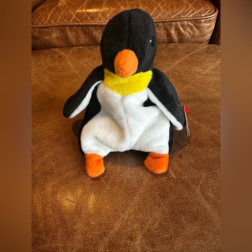 Ty Beanie Baby Waddle the Penguin DOB December 19, 1995